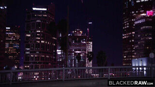 BlackedRaw - Skye Blue édeshármasban szexel