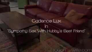 Cadence Lux fiatalabb pöcst akar
