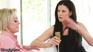 India Summer és Nina Dee meg a tinédzser lányok