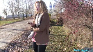 Chrissy reszel pénzért a pornó ügynökkel