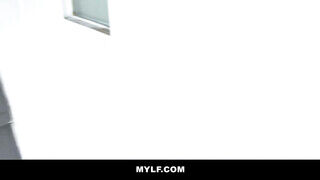 Szőrös vaginás latina milf megpakolva