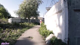 Fiatal csajszi lovagolja a csóka faszát