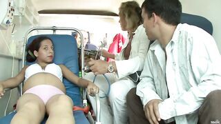 Terhes magyar cigó macát a mentőbe basznak