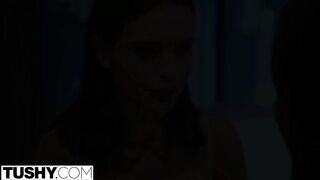 Lana Rhoades popsiját egy csoki krapek bassza