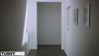 Karla Kush segge befogadja a kukit