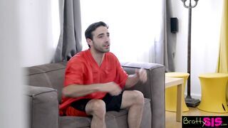 A vadító fiatal gádzsi tv nézés helyzett szopna