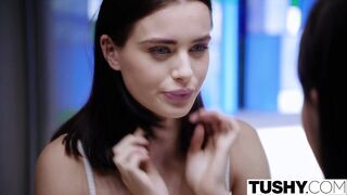 Lana Rhoades fenékbe kefélve