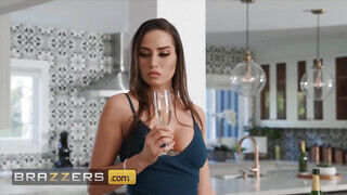 Brazzers - Desiree Dulce gondosan megkúrva