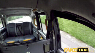 Fake Taxi - Alice Judge popsiba kurelva a taxiban