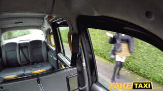 Fake Taxi - Szoknyás tinédzser csajszika a taxissal baszik