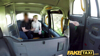 Fake Taxi - Rövid hajú szöszi a hátsó ülésen baszik