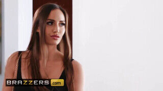 Brazzers - Desiree Dulce lovagol a férje rúdján