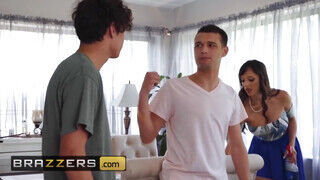 Brazzers - Lexi Luna a fia haverjával közösül
