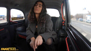 Fake Taxi - Aysha a bűbájos olasz tinédzser maca