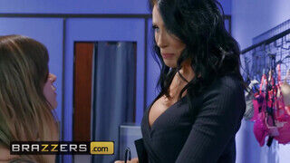 Brazzers - Reagan Foxx a boltos palival közösül
