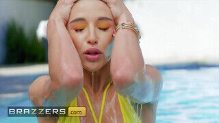 Brazzers - A argentin zsenge pornós Abella Danger segglyukba kefélve