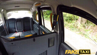 Fake Taxi - Barbie Sins popó lyukba dugva