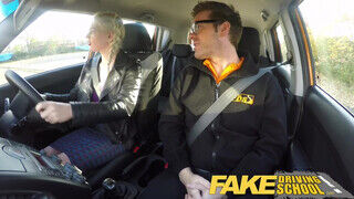 Fake Driving School - bögyös piercinges világos szőke bula