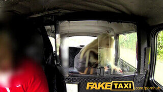 FakeTaxi - amikor az utas akar szexelni a sofőrrel és nem fordítva
