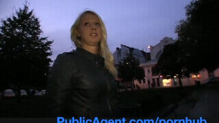 PublicAgent - Lilith Lee szeret kukit oboázni