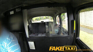 FakeTaxi Girl - kitetovált nőci erőszakos baszást kap