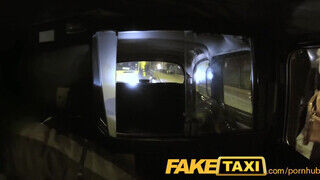 FakeTaxi - felizgult világos szőke néni szexelni akar