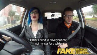 Fake Driving School - kékhajú lány hátsó lyukba akarja