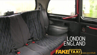 FakeTaxi - műcsöcsös szuka szeret herét nyalni