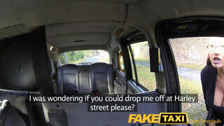 FakeTaxi - gigantikus keblű Milf szétbaszatja magát a Taxiban