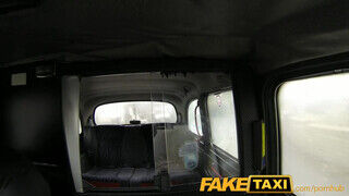 FakeTaxi - tetovált szuka megkúrelva a hátsó ülésen