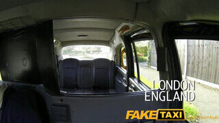 FakeTaxi - gigantikus fenekű nőci kúrni akar