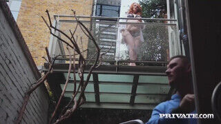 Private.com - Ella Hughes idősebb manussal közösül