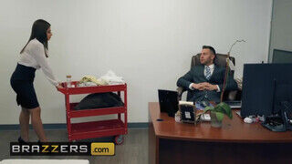 Brazzers - Ella Knox az óriás cickós argentin szuka