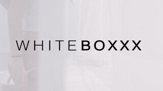 WHITEBOXXX - Rebeca Volpetti tökéletes muffja