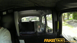 FakeTaxi - Summer Rose imádja a hatalmas kárót