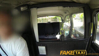 FakeTaxi - Lucy Love a taxis faszát orálozza