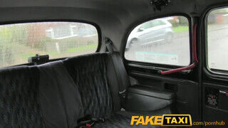 FakeTaxi termetes mellek és szopós száj