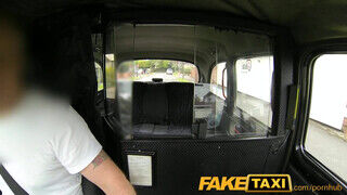 FakeTaxi 26 éves csajszinak nem elég a óriási pénisz