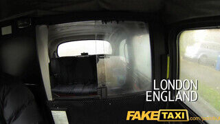 FakeTaxi hájas litván modell hímtagot szop