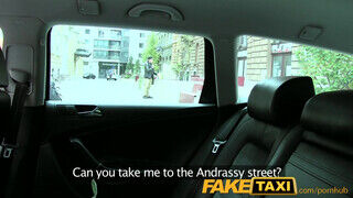 FakeTaxi magyar lány rákéredzekik a sofőr farkára