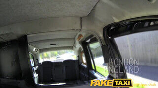 FakeTaxi - kopasz barna maca gigantikus valaga megdöngetve
