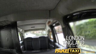 FakeTaxi gigantikus csöcsök és egy óriási szőrös lyuk