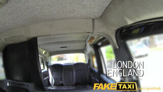 FakeTaxi félvér csajszika meztelenül