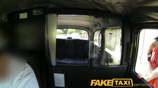 FakeTaxi még a seggnyalást is bevállalja a csajszika