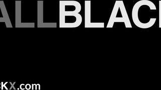 AllBlackX - Cecilia Lion a vonzó szőrös pinás zsenge