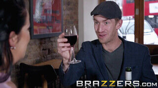 Brazzers - Anissa Jolie élvezi a óriási péniszt