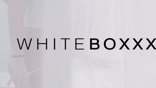 WhiteBoxxx - Nelly Kent a gigászi keblű román maca