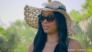 Bethany Benz a dugásmániás latin amerikai milf - Brazzers