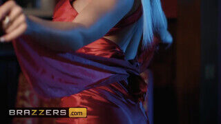 Brazzers - Blanche Bradburry popójába behatolnak