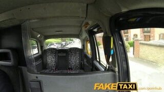 FakeTaxi - londoni túrista úgy dug mint egy profi
